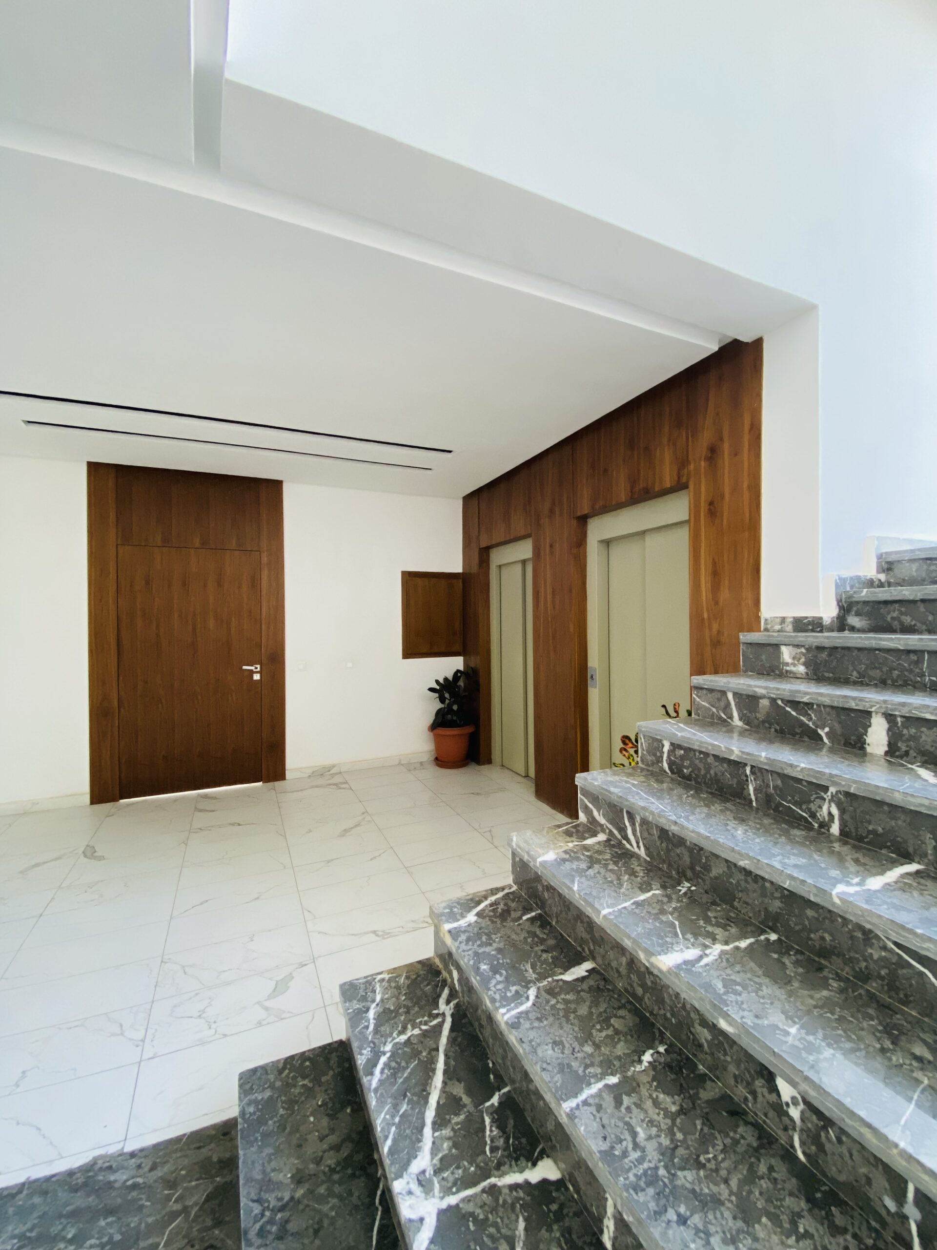 Centre Commercial et Plateaux Bureaux MABROKA - Image 11